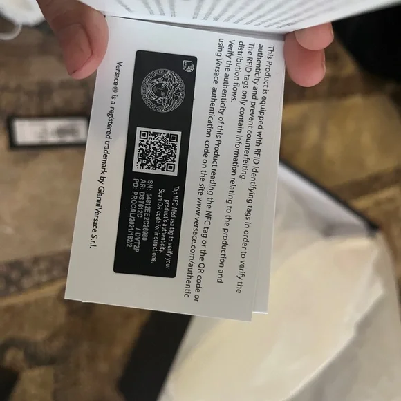 Versace - Picture 5 of 6